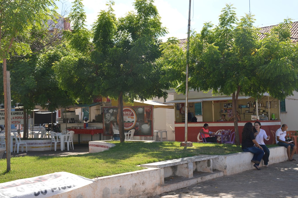 Trailers na praça Josino Ferreira