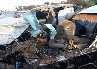Hilux ficou destruída devido ao impacto