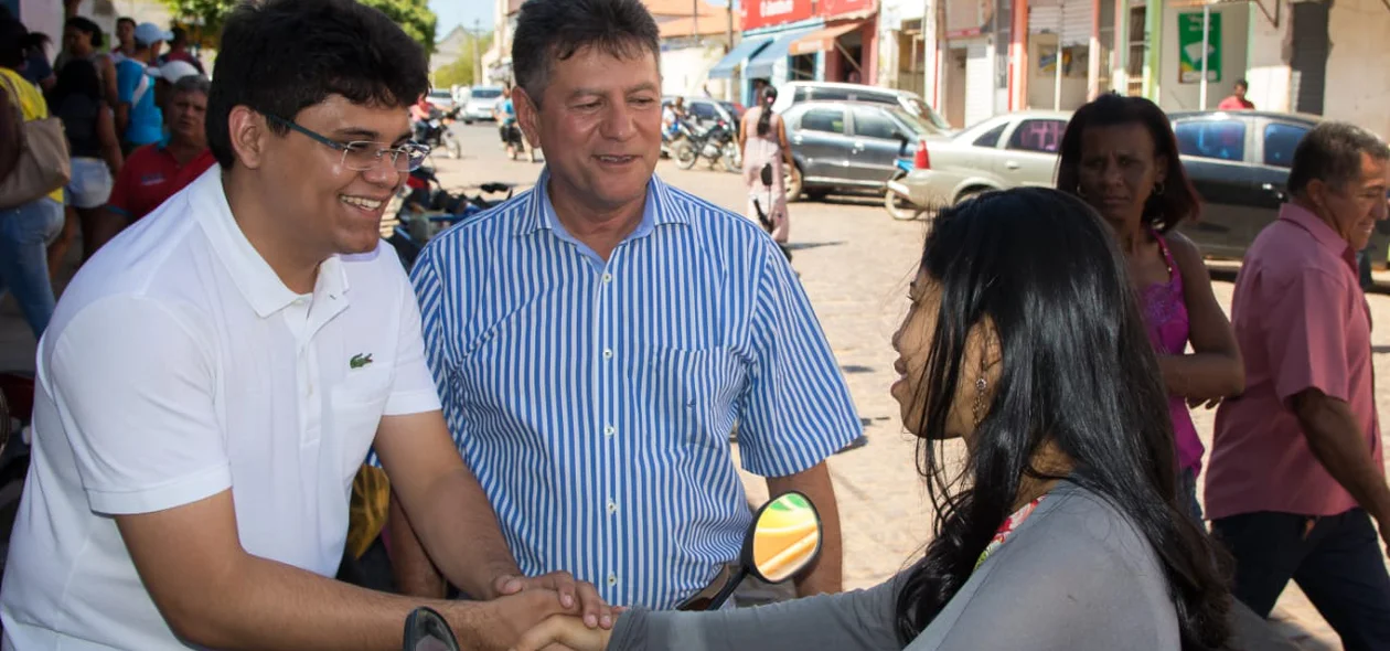 Ex-prefeito Avelar Ferreira e lideranças selaram apoio a Oliveira Neto