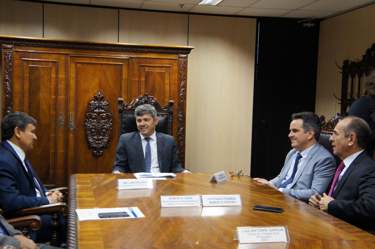 Ciro Nogueira, Wellington Dias e Marcelo Castro durante reunião com o ministro dos Transportes