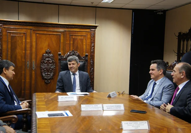 Ciro Nogueira, Wellington Dias e Marcelo Castro durante reunião com o ministro dos Transportes