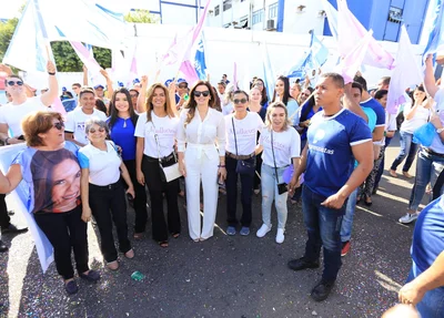 Iracema Portella com militantes