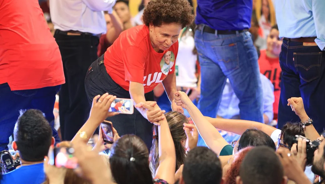 Regina Sousa durante convenção do PT