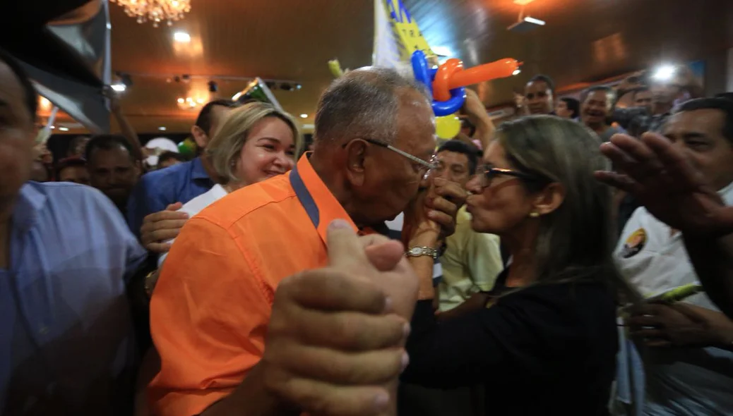 Dr. Pessoa é recebido por simpatizantes do partido