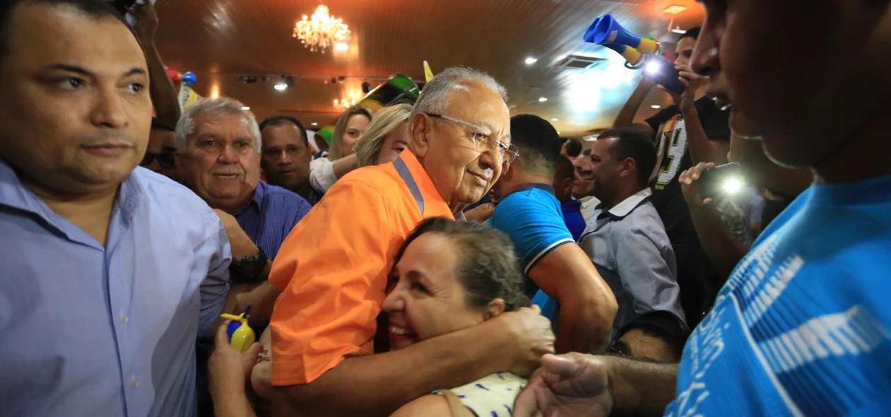 Dr. Pessoa é recepcionado por militantes do partido
