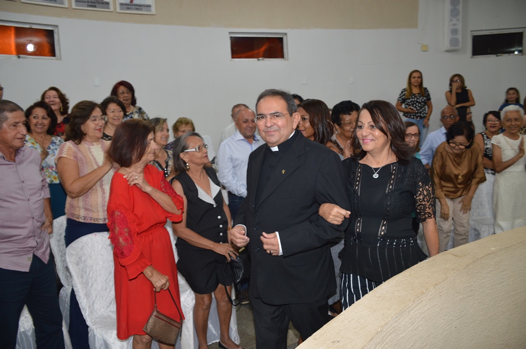 Padre Bezerra é conduzido ao plenário