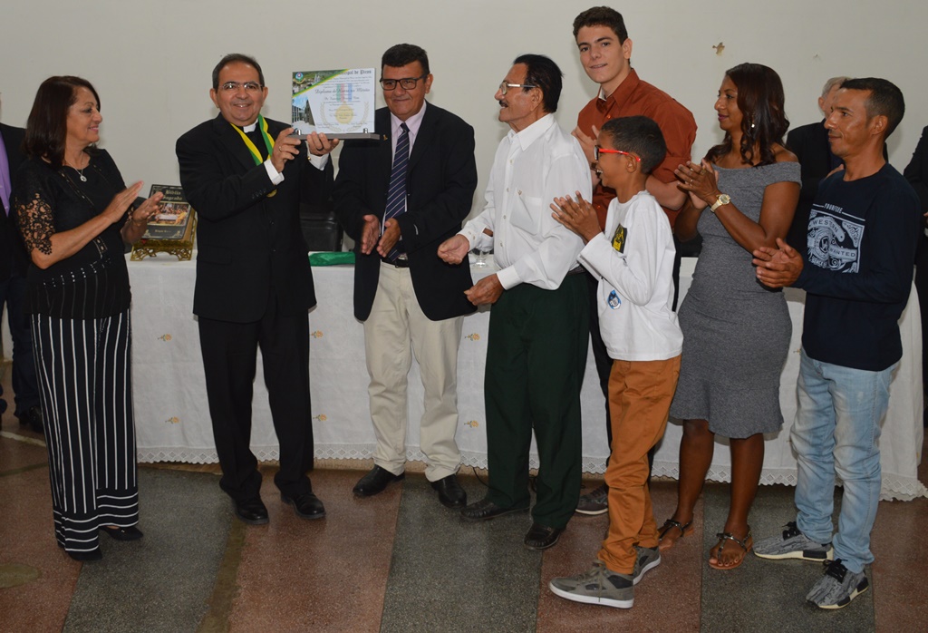 Padre Bezerra recebe a Medalha Coelho Rodrigues