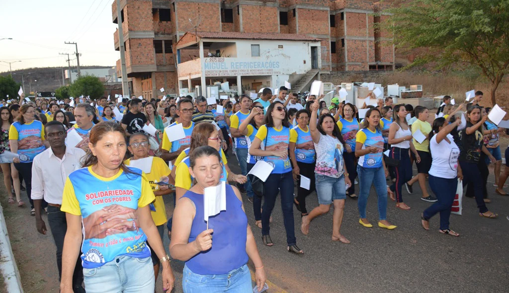 Caminhada segue pela avenida Severo Eulálio