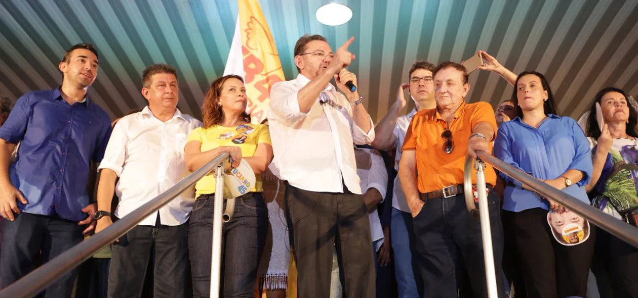 Wilson Martins e Mão Santa durante convenção na capital