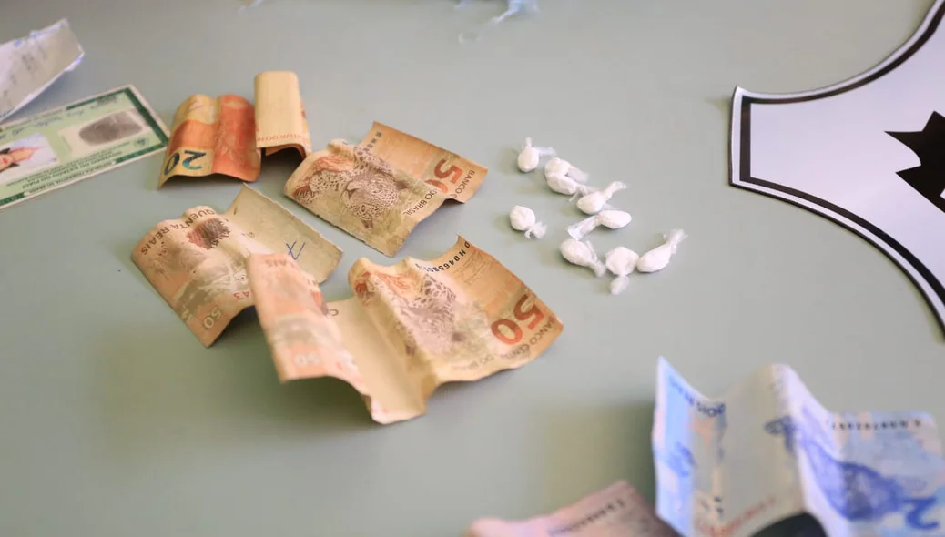 Dinheiro conseguido por meio do tráfico de drogas
