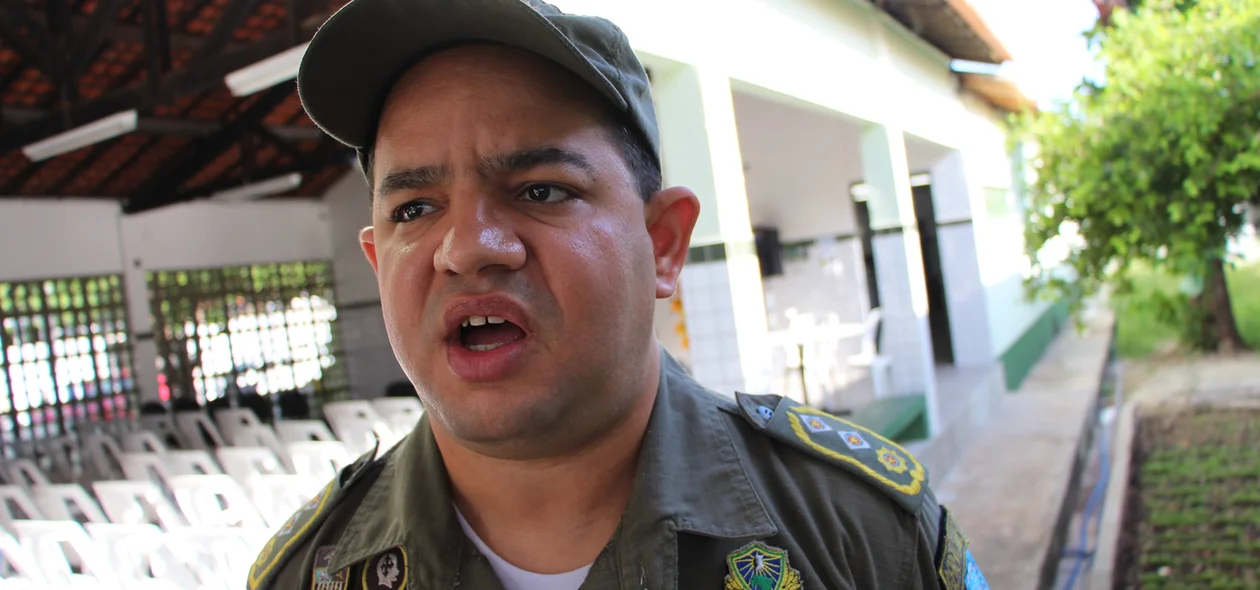 Major Jansen, comandante do pelotão escolar