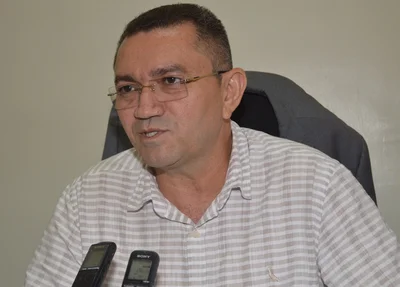Padre Walmir fecha acordo com Pablo Santos