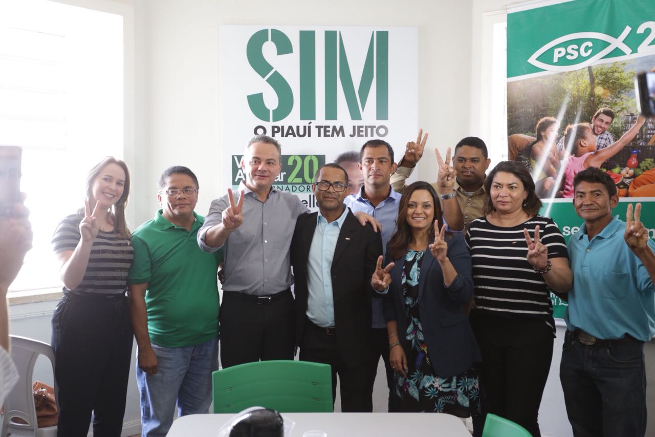 Valter Alencar, Raimundo Filho, o jornalista Genival Oliveira e membros do PSC