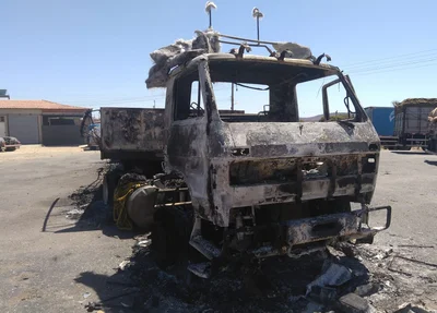 Carreta pega fogo e fica completamente destruída no Piauí