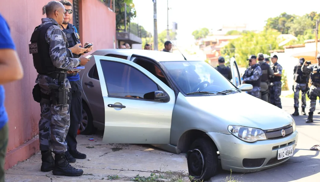 Carro roubado no bairro Macaúba
