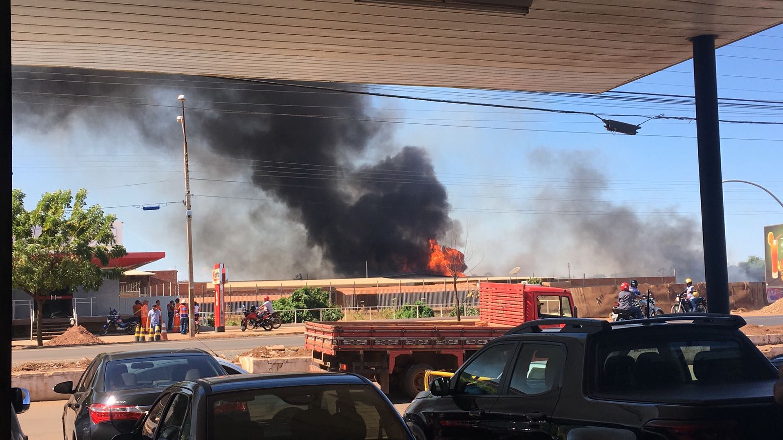 Incêndio em armazém em Picos 