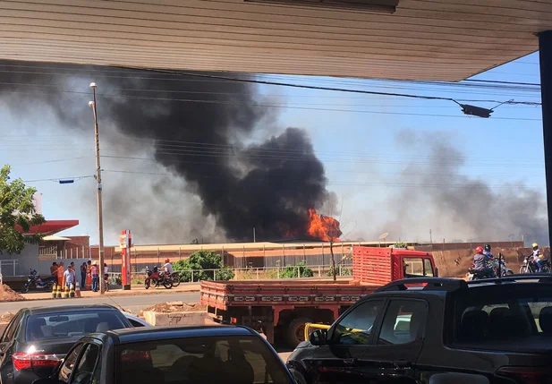 Incêndio em armazém em Picos 
