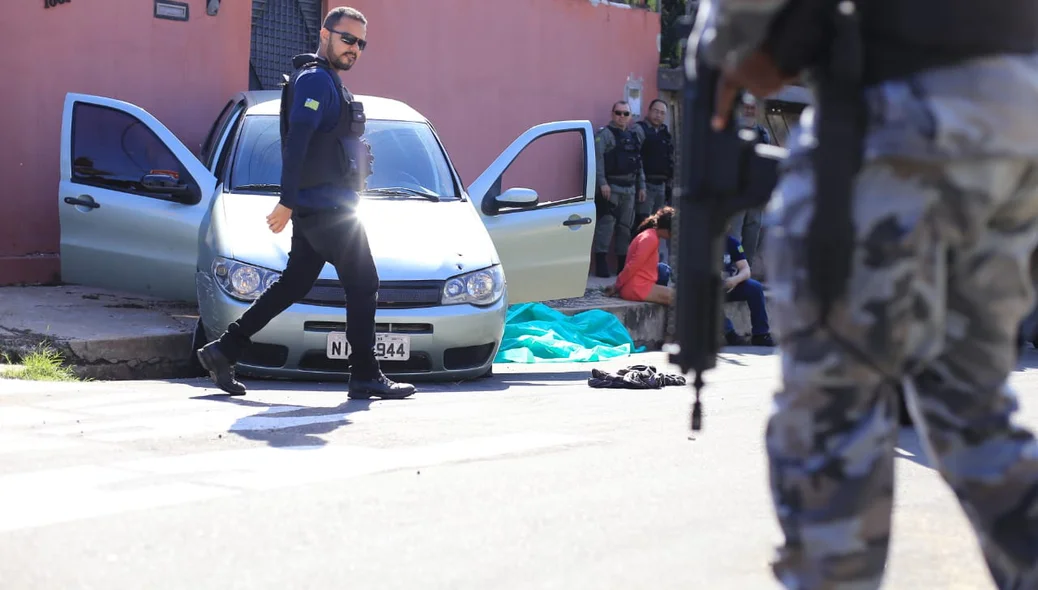 O criminoso contava com a ajuda de uma comparsa