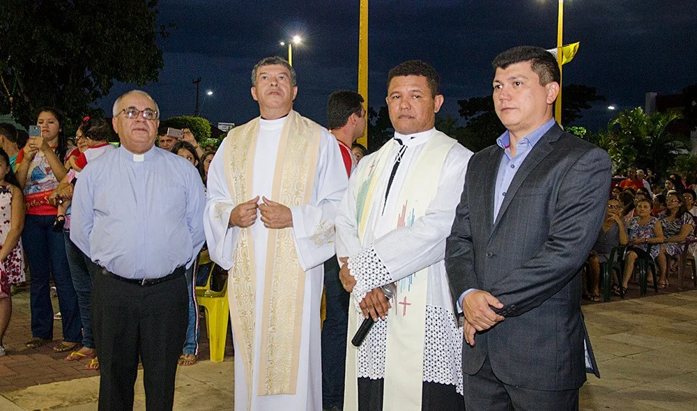 Padres e o Prefeito da cidade 