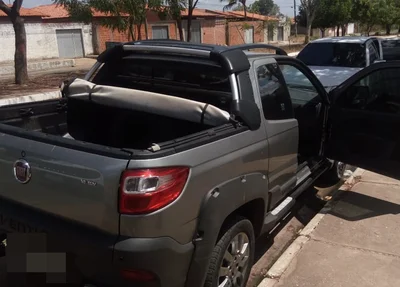 Carro tomado de assalto na zona norte