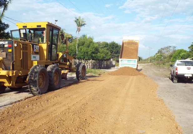 Obras em estradas de Esperantina