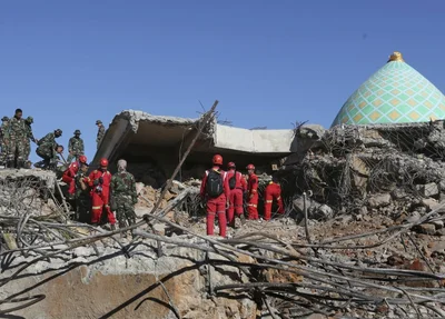 Escombros após terremoto na Indonésia