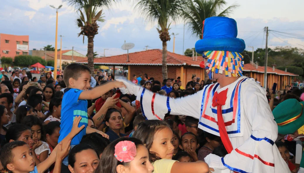 Palhaço animando a criançada 