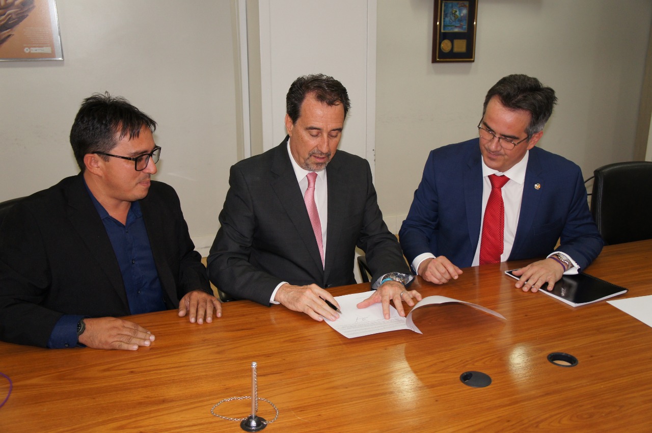 Senador Ciro Nogueira ao lado do ministro da Saúde, Gilberto Occhi
