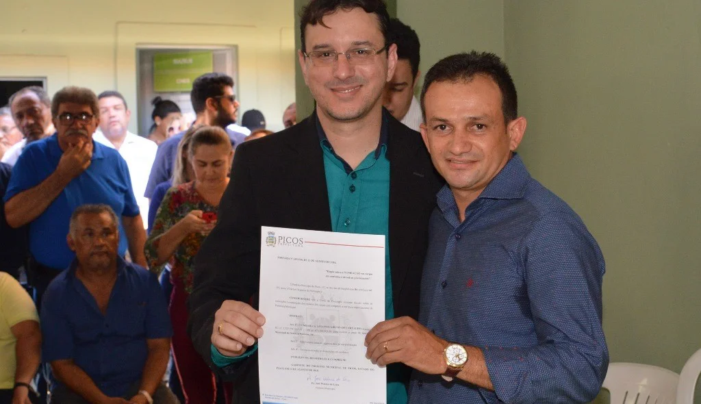 Airton de Carvalho recebe a portaria