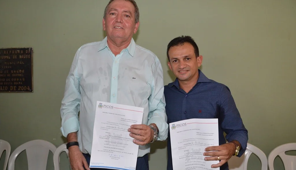Novos secretários exibem as portarias