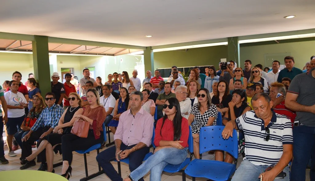 Público lota auditório
