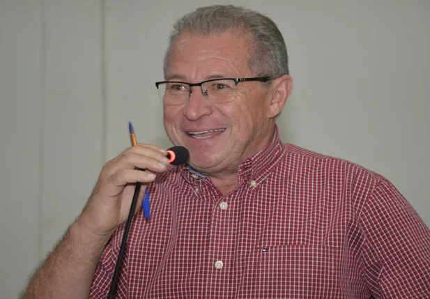 Deputado Assis Carvalho destaca trajetória do MDB