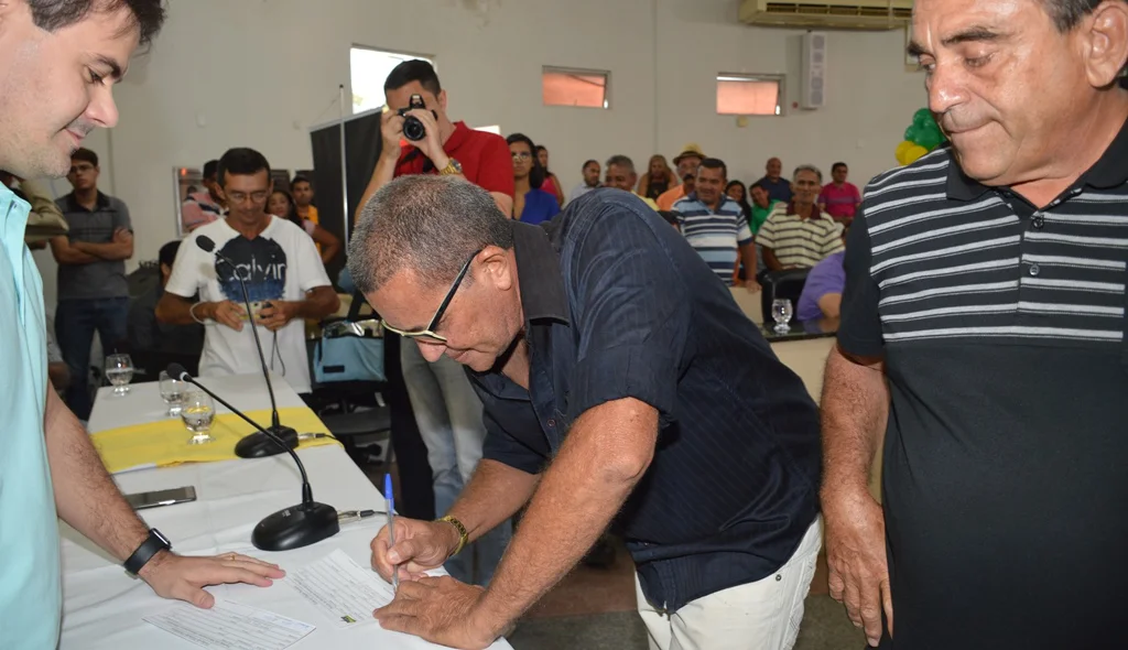 Líder comunitário Chiquinho de Assuero assina filiação ao MDB