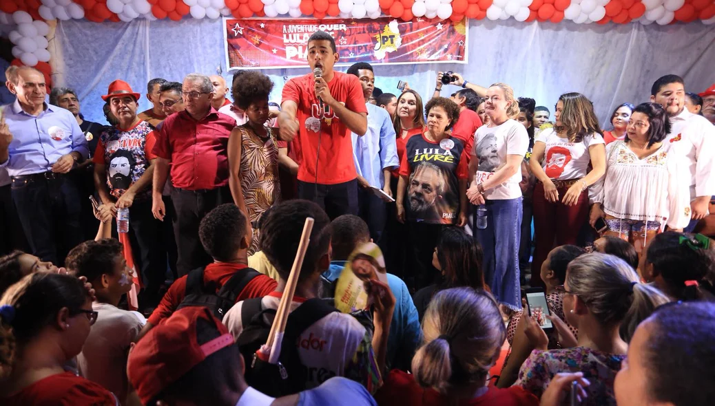 Muitas pessoas compareceram ao Juventude quer Lula Livre