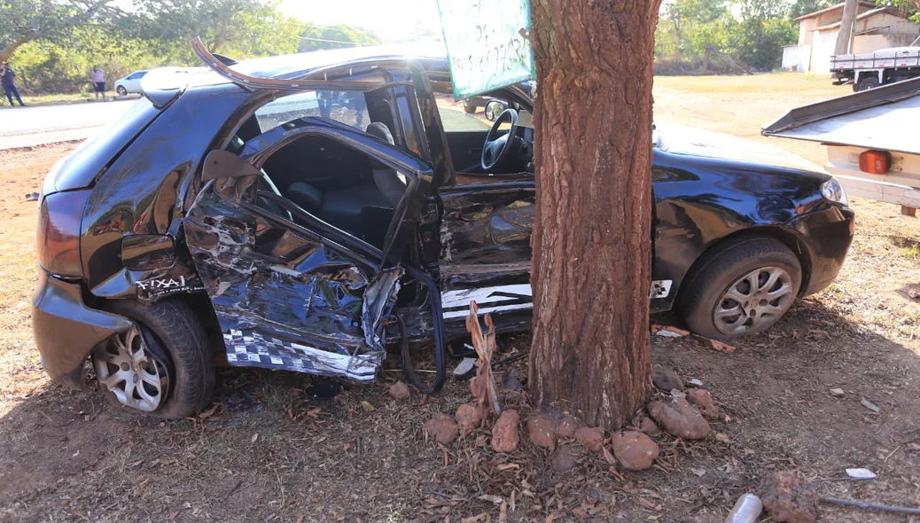 O acidente nesta tarde causou enorme danos materiais nos veículos