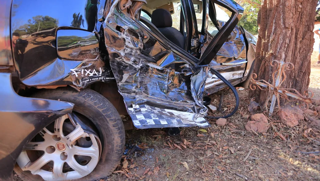 Pálio ficou destruído na lateral