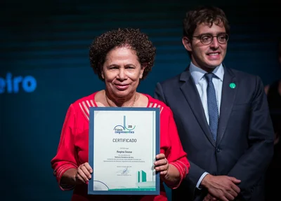 Regina Sousa ganha prêmio de terceira senadora mais atuante do Brasil