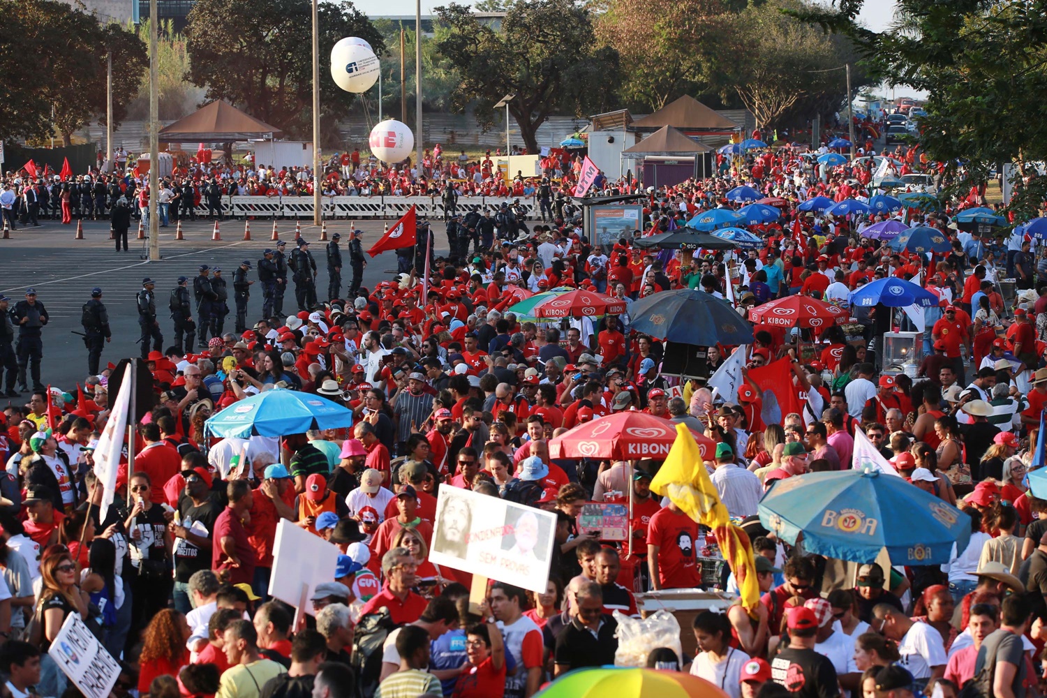 Manifestação a favor da candidatura de Lula em Brasília