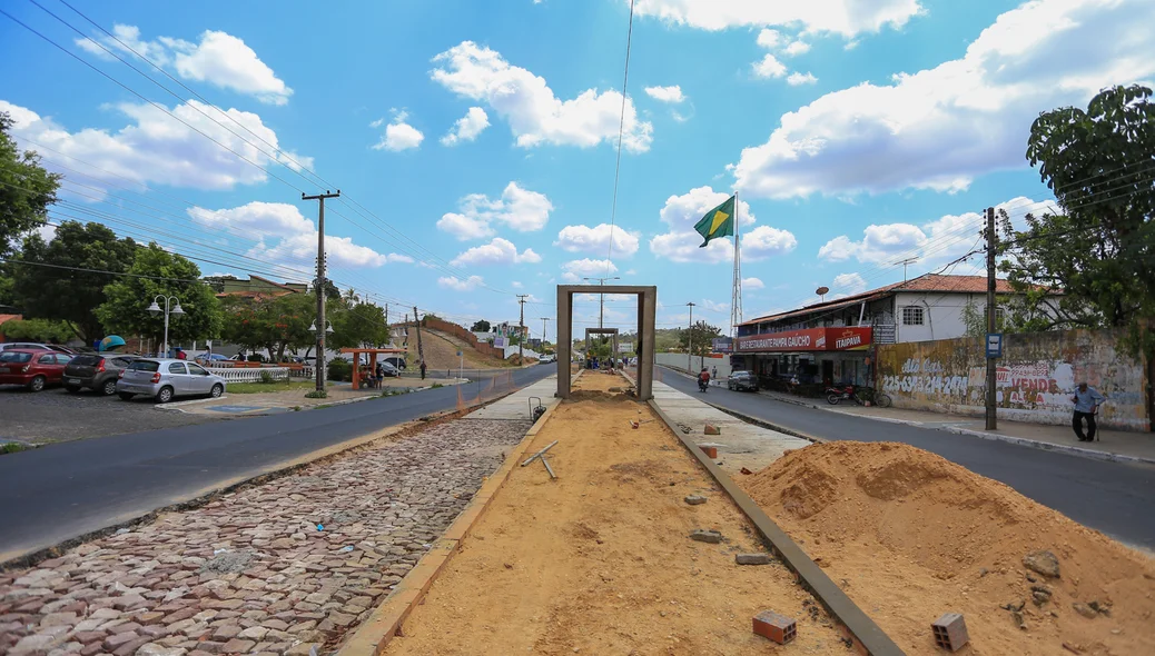 Obra inacabada na Avenida Duque de Caxias 