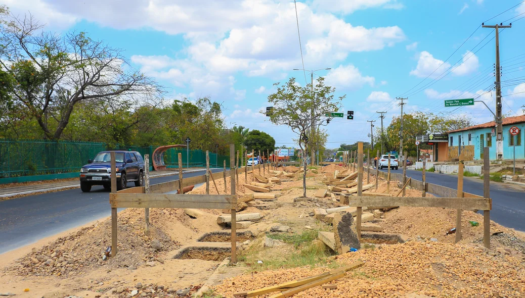 Obra na Avenida Duque de Caxias causa transtornos a população 