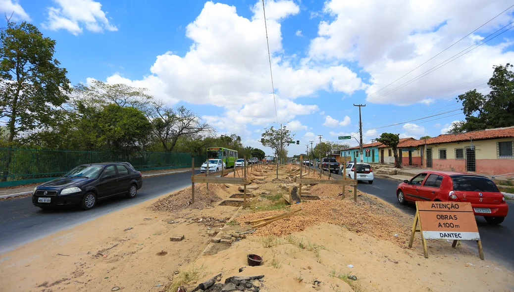 Obra na Avenida Duque de Caxias na zona norte da Capital