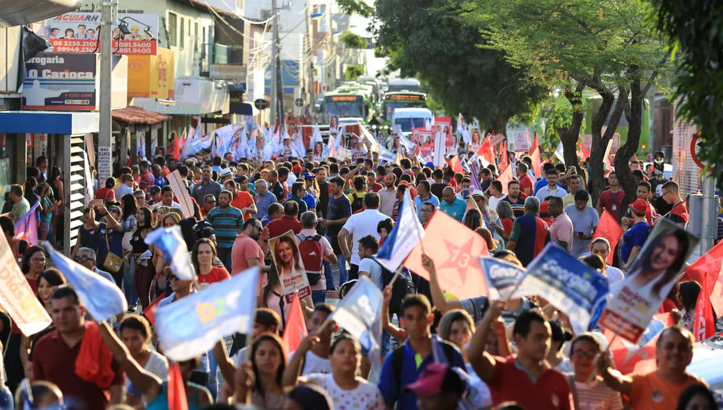Avenida principal do Dirceu ficou lotada