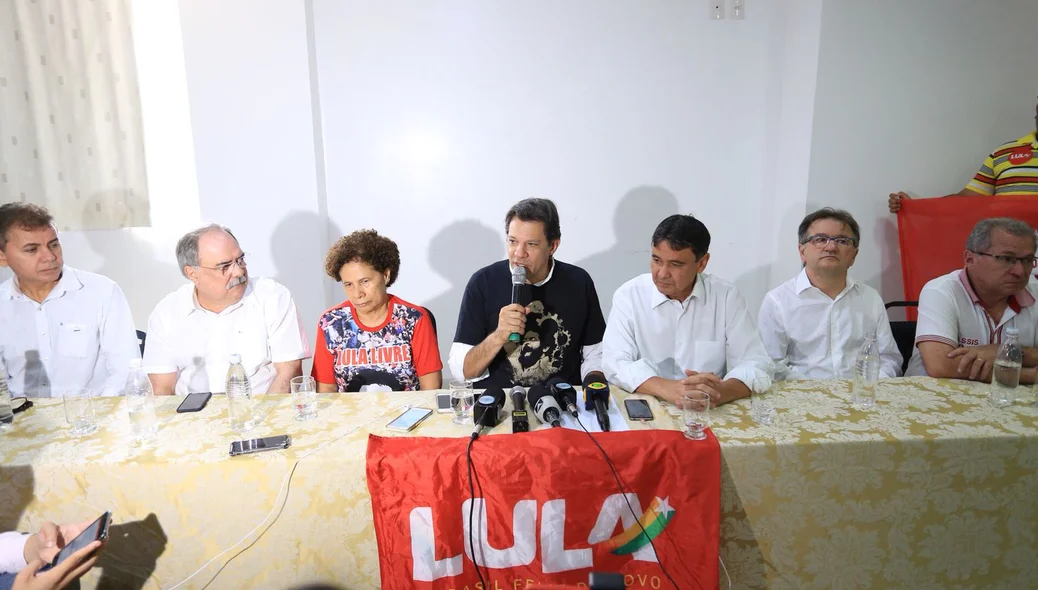 Mesa de autoridades na coletiva de Fernando Haddad 