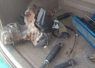 Motor e outras peças de moto apreendidos