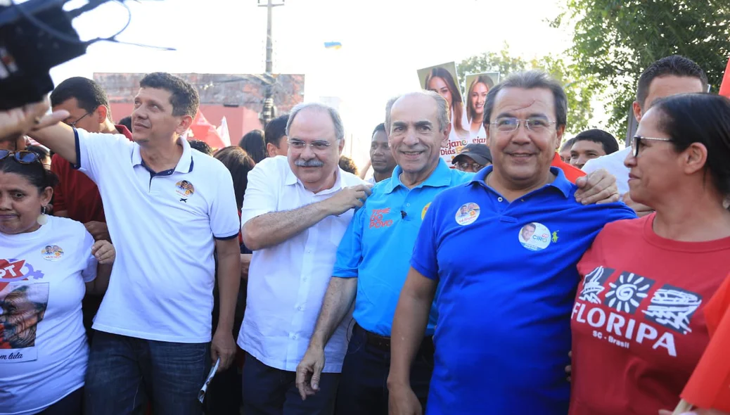 Osmar Jr acompanhou a caminhada ao lado de Marcelo Castro