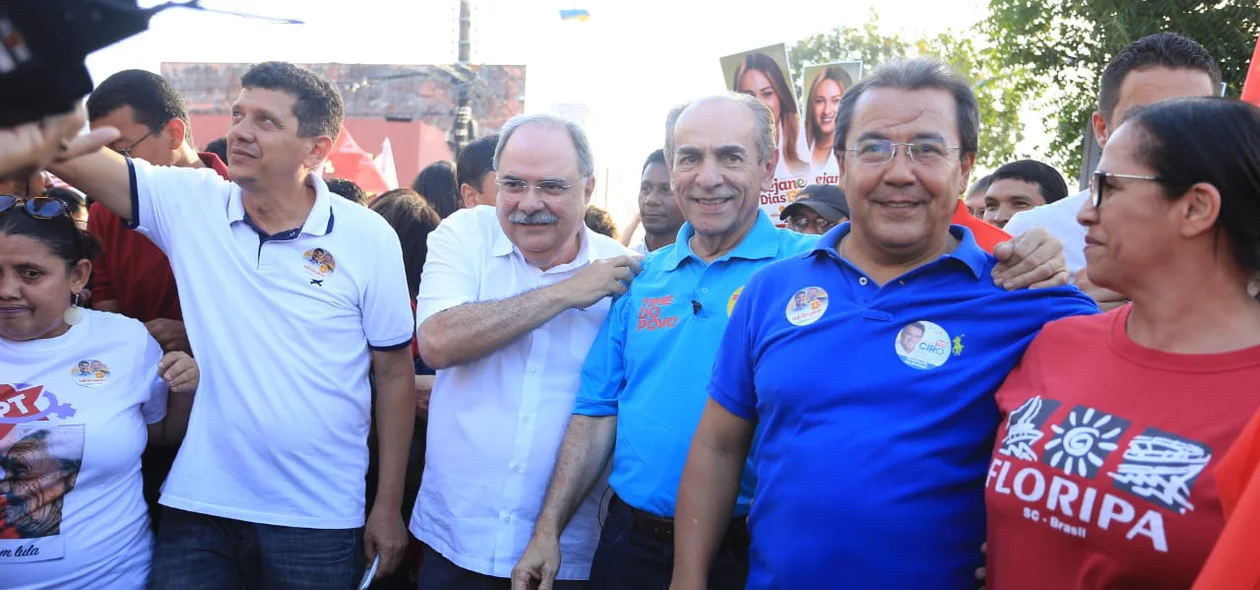 Osmar Jr acompanhou a caminhada ao lado de Marcelo Castro