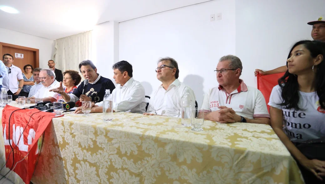 Políticos apoiam candidatura de Lula a presidência 