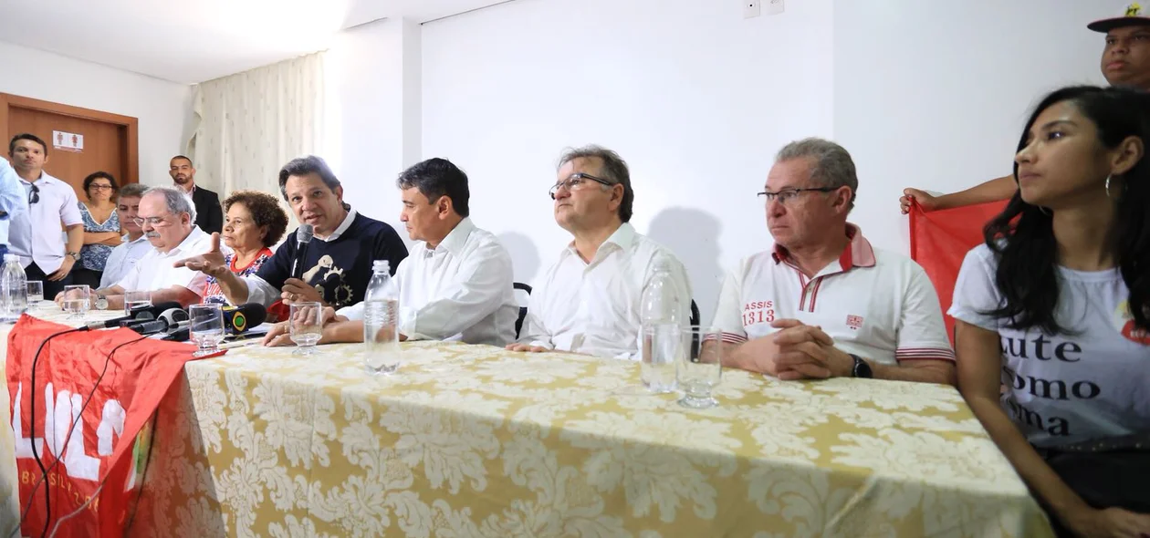Políticos apoiam candidatura de Lula a presidência 
