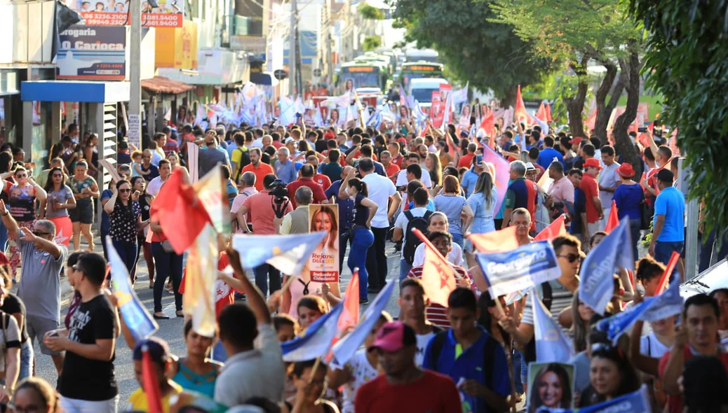 Público acompanhou a caminhada na Avenida Principal do Dirceu