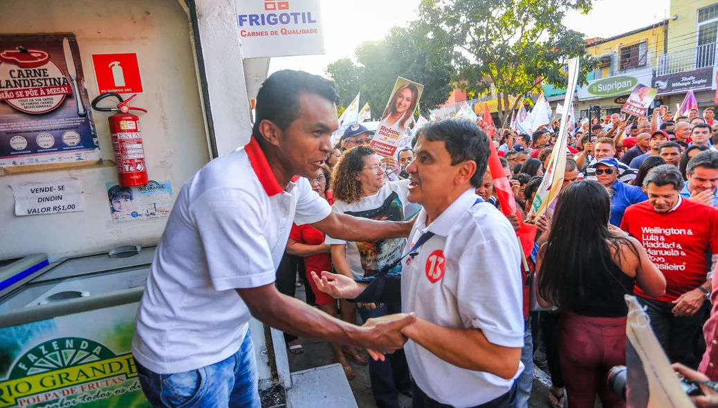 Wellington Dias conversa com eleitor